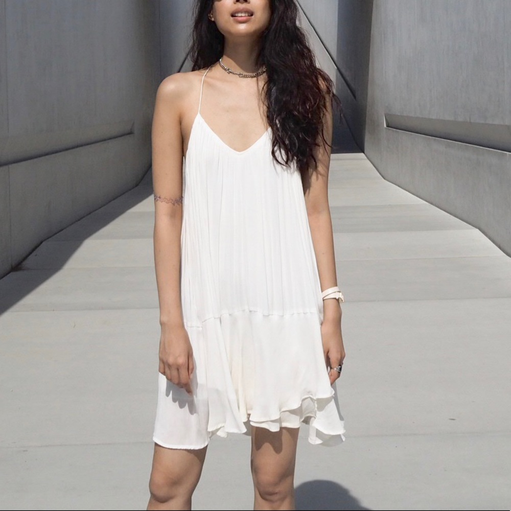 White dress - Picture 2 of 2